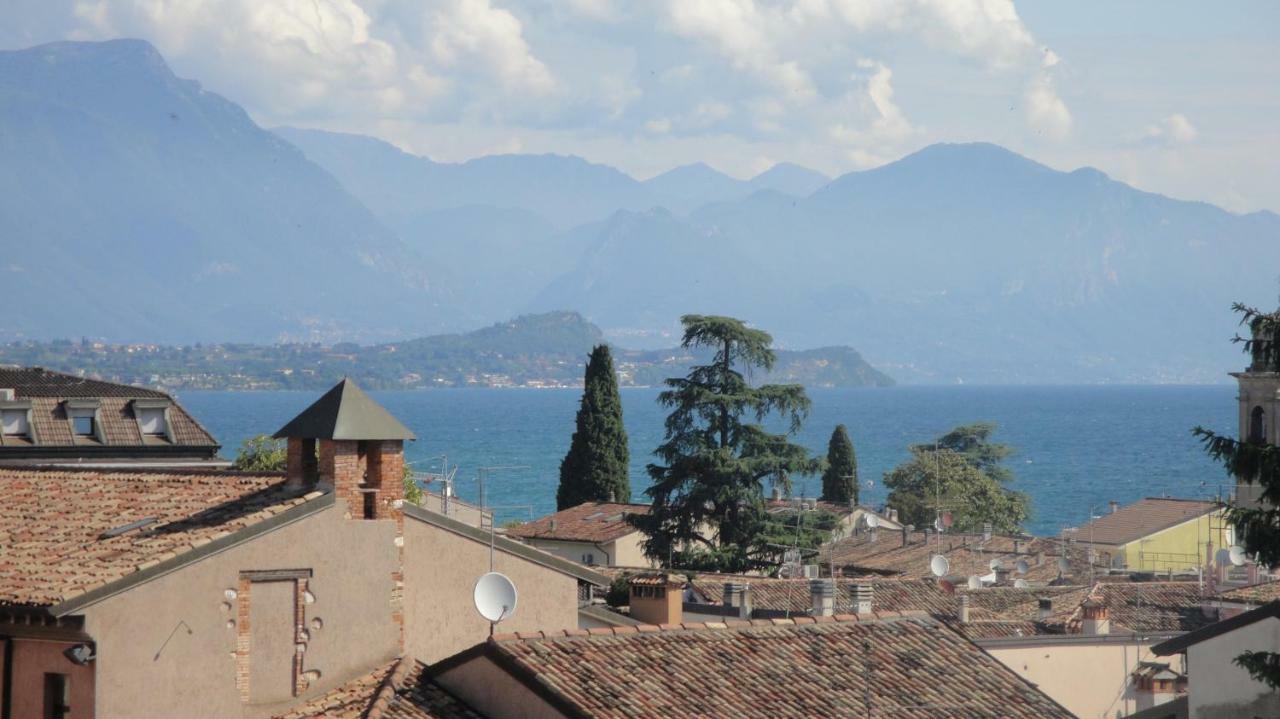 The Tower Of The Old King Panzió Desenzano del Garda Kültér fotó