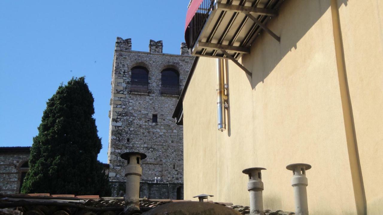 The Tower Of The Old King Panzió Desenzano del Garda Kültér fotó